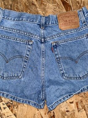 Levi’s Cutoff Denim Shorts Women Size 11 Light Wash High Rise Jean Shorts